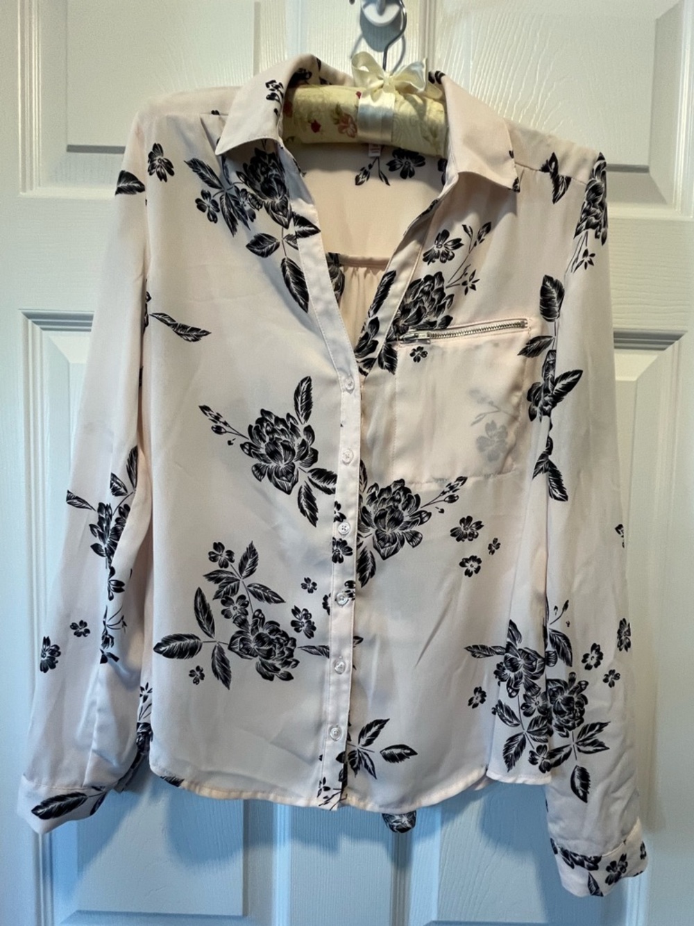 Candie’s (Junior’s) Blouse 
Size XS